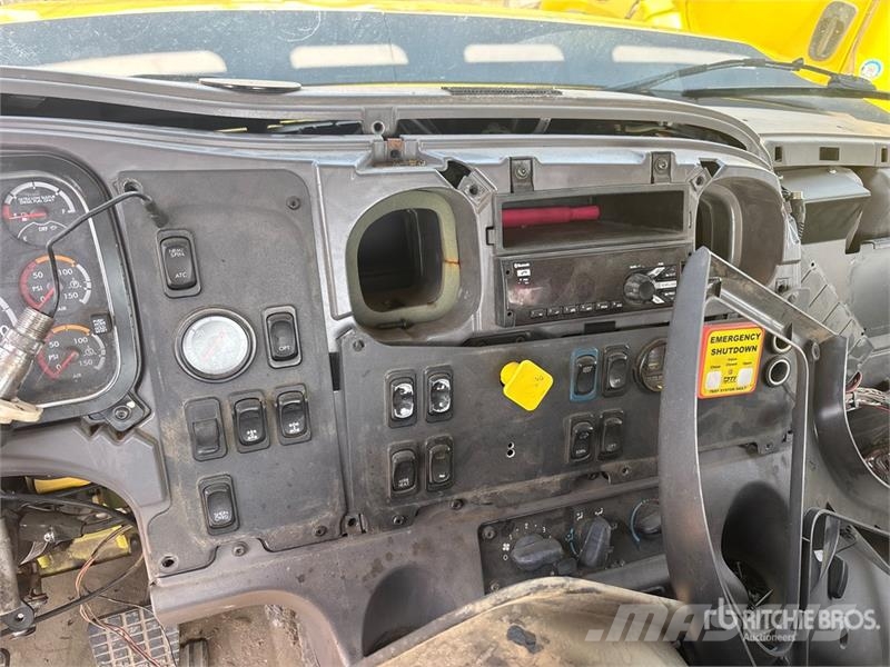 Freightliner 114SD 6x4 Cab and Chassis (Inoperable) 캐빈 및 인테리어