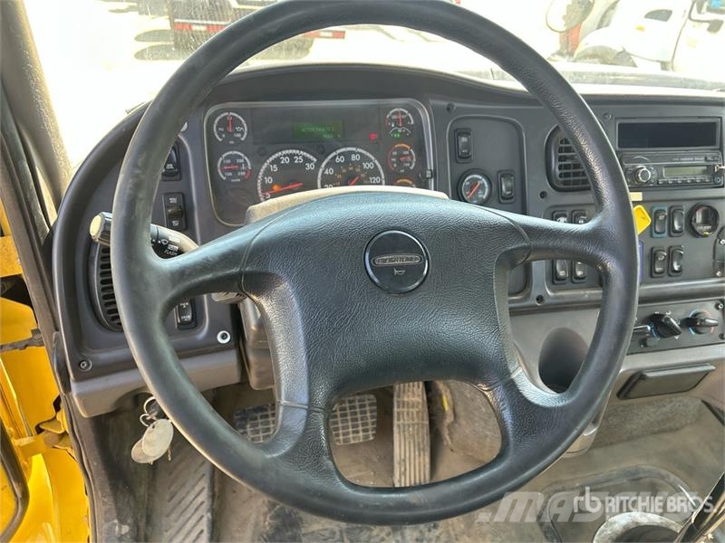 Freightliner 114SD 6x4 Cab and Chassis 캐빈 및 인테리어
