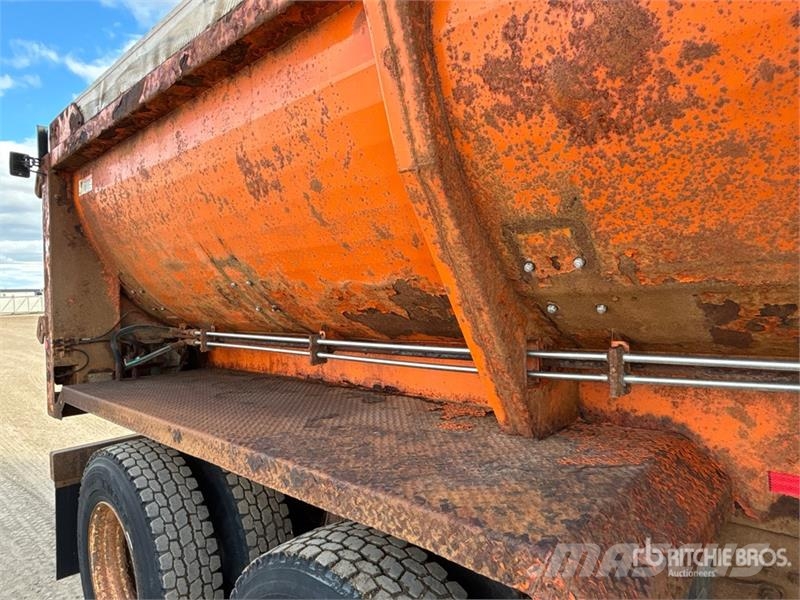 Freightliner 114SD 6x4 Snow Plow Truck Комбинированные дорожные машины