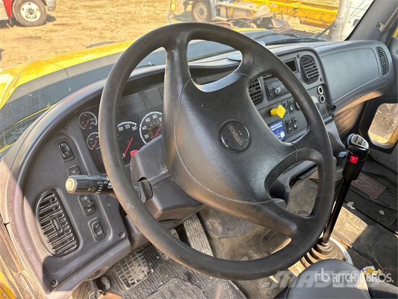 Freightliner 114SD 6x4 Cab and Chassis (Inoperable) 캐빈 및 인테리어