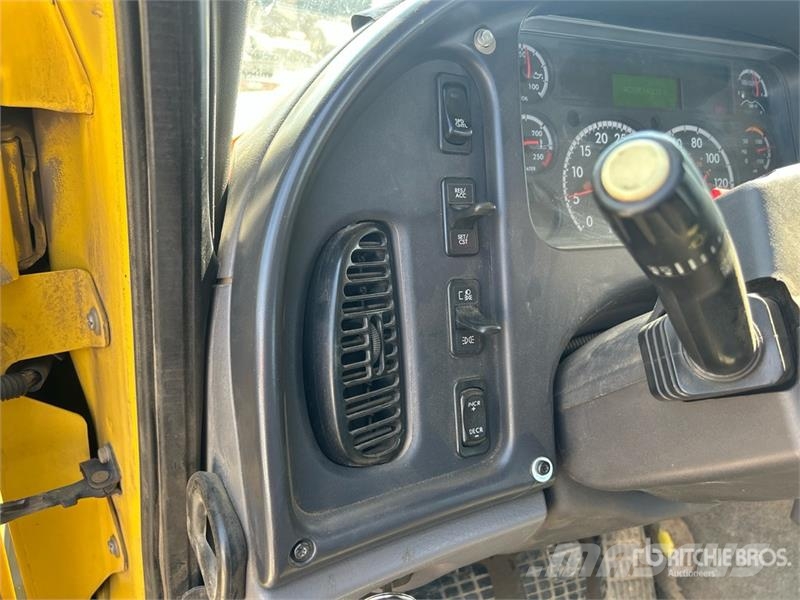 Freightliner 114SD 6x4 Cab and Chassis 캐빈 및 인테리어