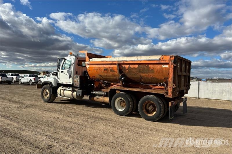 Freightliner 114SD 6x4 Snow Plow Truck Комбинированные дорожные машины