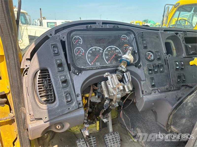 Freightliner 114SD 6x4 Cab and Chassis (Inoperable) 캐빈 및 인테리어