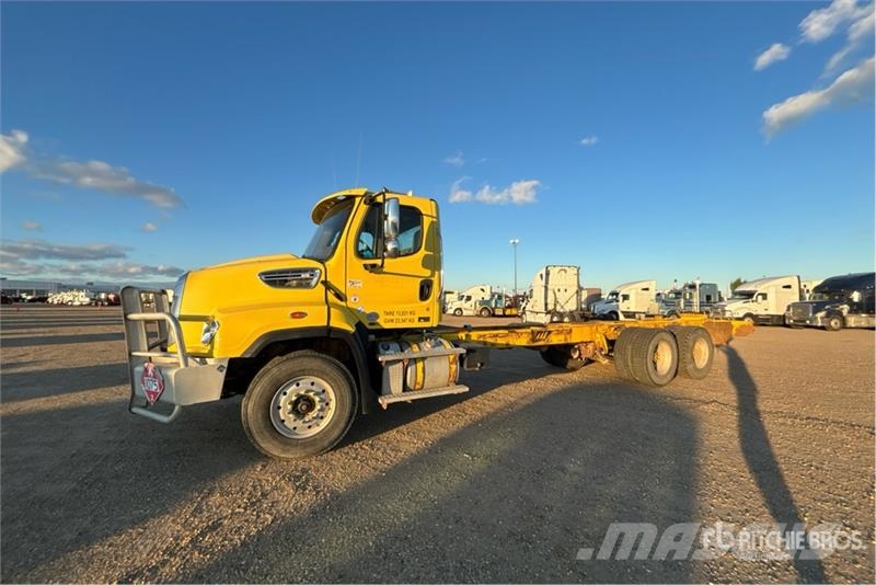 Freightliner 114SD 6x4 Cab and Chassis Cabinas