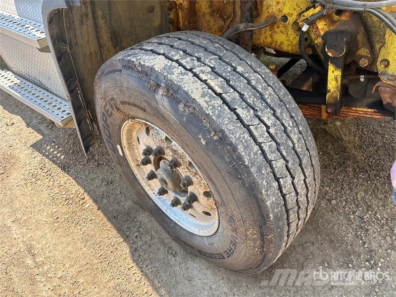 Freightliner 114SD 6x4 Cab and Chassis (Inoperable) 캐빈 및 인테리어