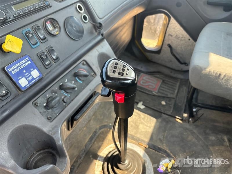 Freightliner 114SD 6x4 Cab and Chassis (Inoperable) 캐빈 및 인테리어