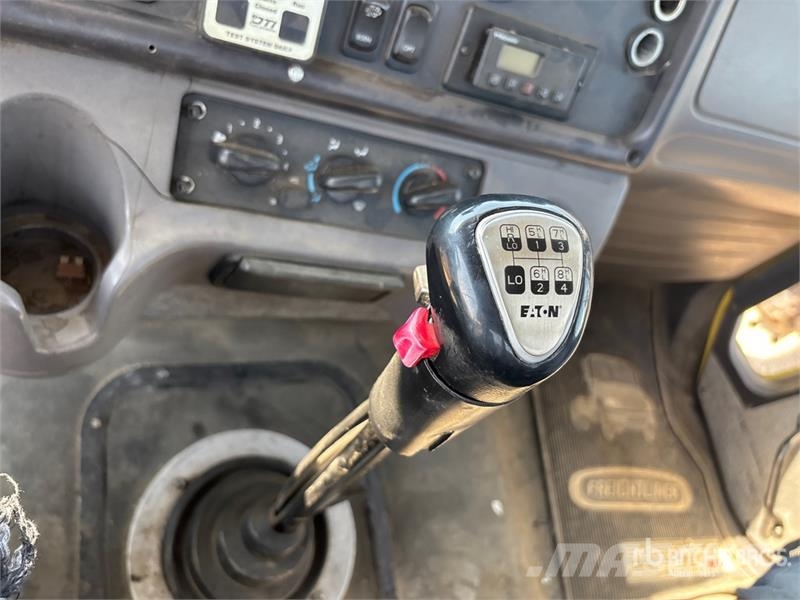 Freightliner 114SD 6x4 Cab and Chassis 캐빈 및 인테리어