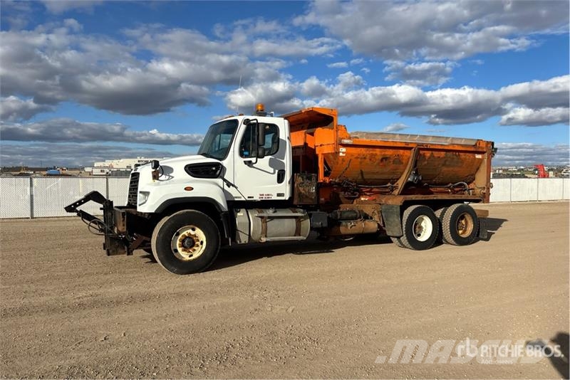 Freightliner 114SD 6x4 Snow Plow Truck Комбинированные дорожные машины