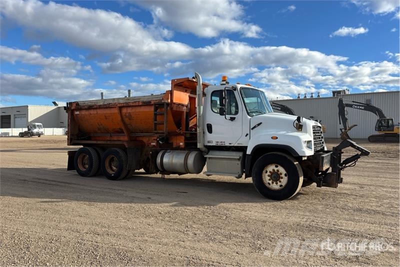Freightliner 114SD 6x4 Snow Plow Truck Комбинированные дорожные машины