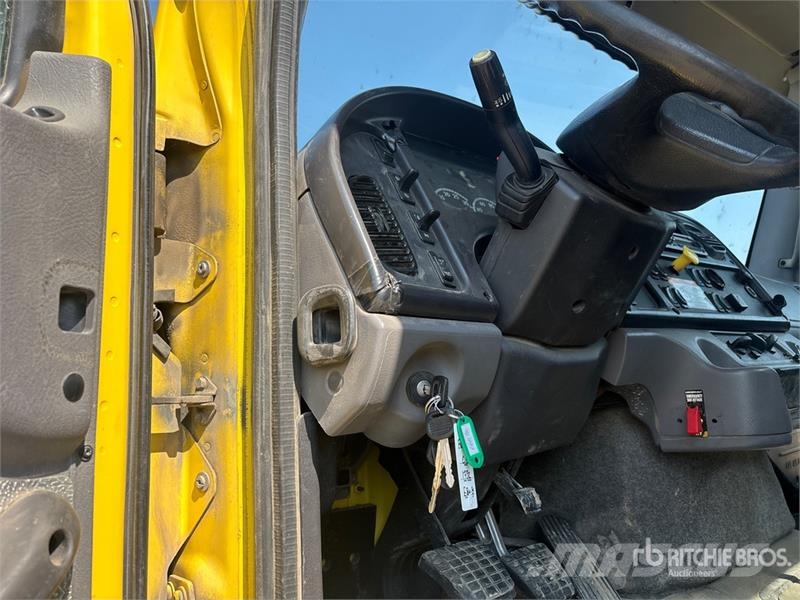 Freightliner 114SD 6x4 Cab and Chassis (Inoperable) 캐빈 및 인테리어