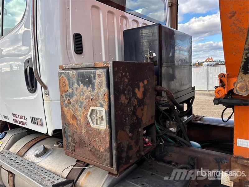 Freightliner 114SD 6x4 Snow Plow Truck Комбинированные дорожные машины