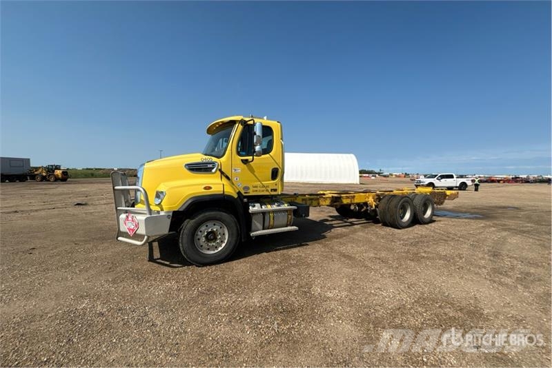 Freightliner 114SD 6x4 Cab and Chassis 캐빈 및 인테리어