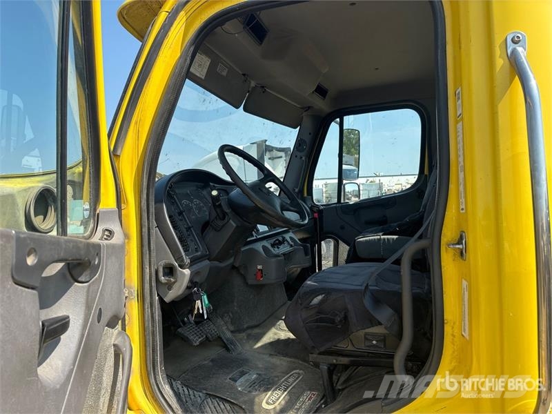Freightliner 114SD 6x4 Cab and Chassis (Inoperable) 캐빈 및 인테리어