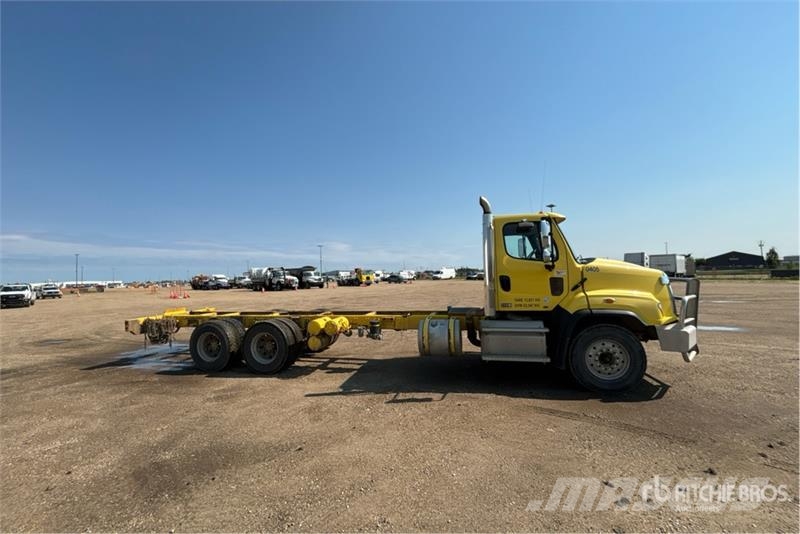 Freightliner 114SD 6x4 Cab and Chassis 캐빈 및 인테리어
