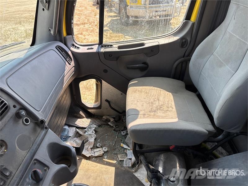 Freightliner 114SD 6x4 Cab and Chassis (Inoperable) 캐빈 및 인테리어