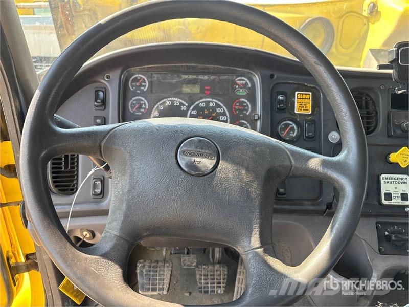 Freightliner 114SD 6x4 Cab and Chassis 캐빈 및 인테리어