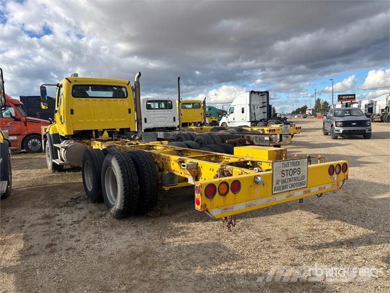Freightliner 114SD 6x4 Cab and Chassis (Inoperable) Cabinas e interior