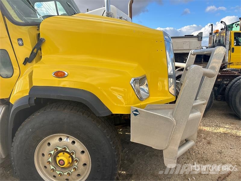 Freightliner 114SD 6x4 Cab and Chassis (Inoperable) Cabinas