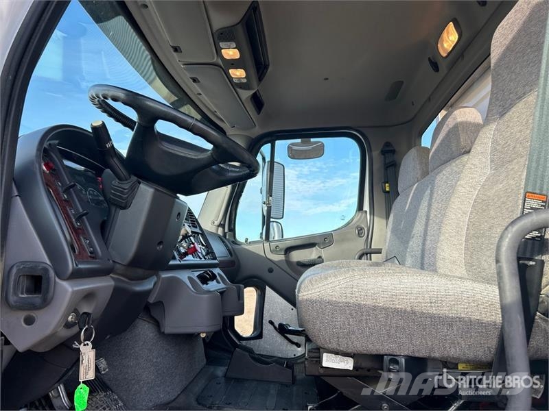 Freightliner 114SD 6x4 Grain Truck зерновозы