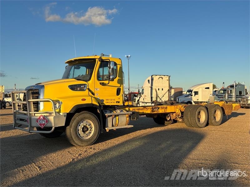 Freightliner 114SD 6x4 Cab and Chassis Cabinas