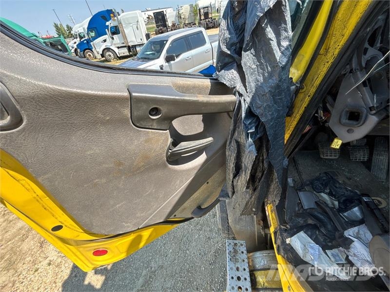 Freightliner 114SD 6x4 Cab and Chassis (Inoperable) 캐빈 및 인테리어