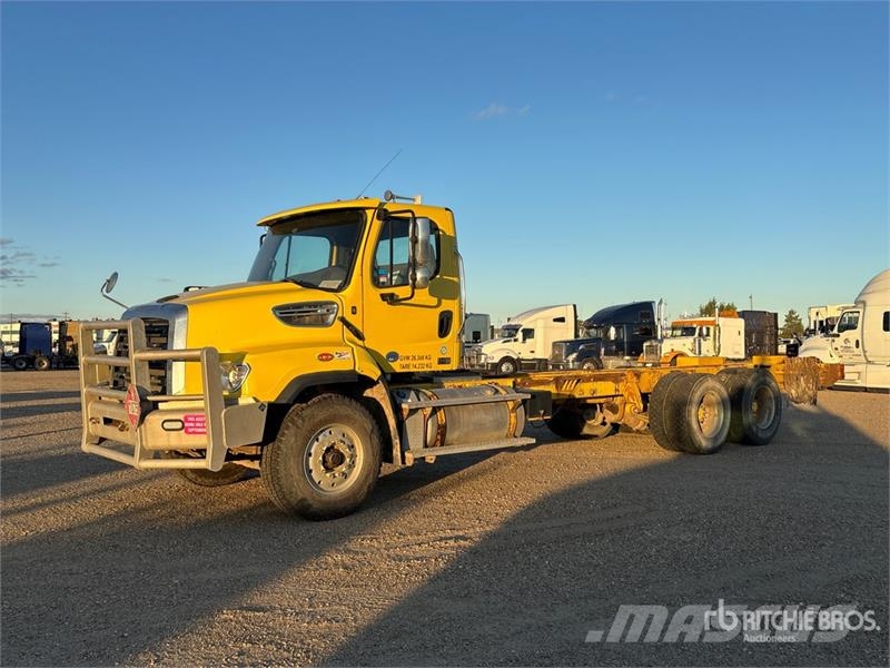 Freightliner 114SD 6x4 Cab and Chassis Cabinas e interior