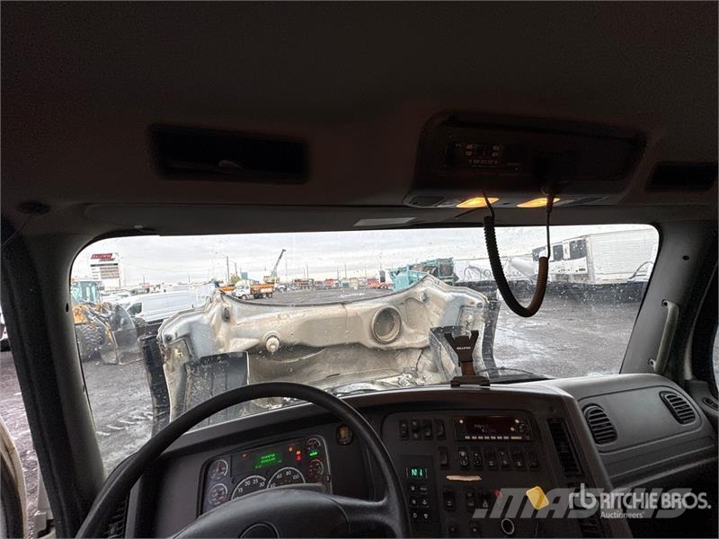 Freightliner 114SD 6x4 Feed Truck Viljaveokid