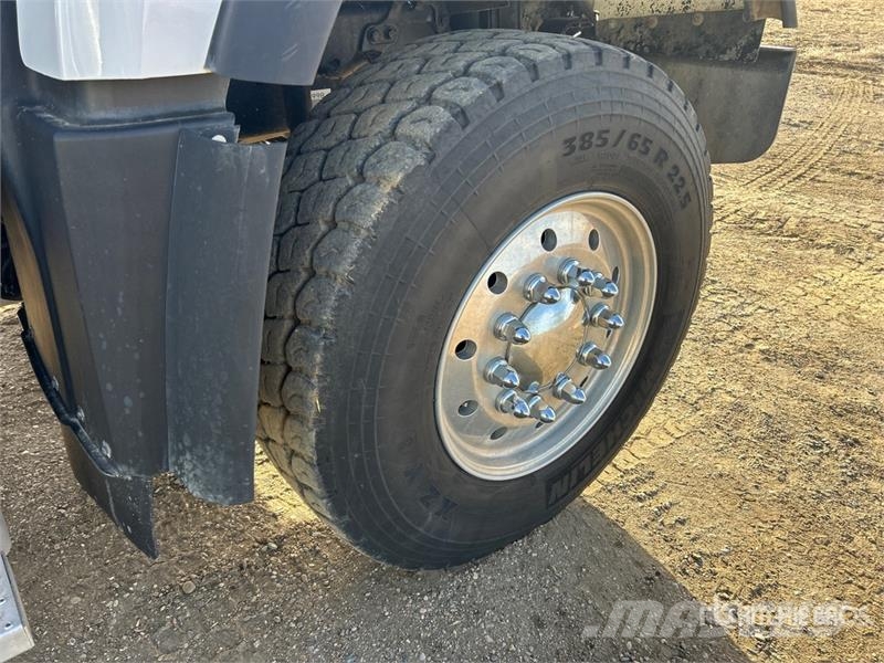 Freightliner 114SD 6x4 Grain Truck зерновозы