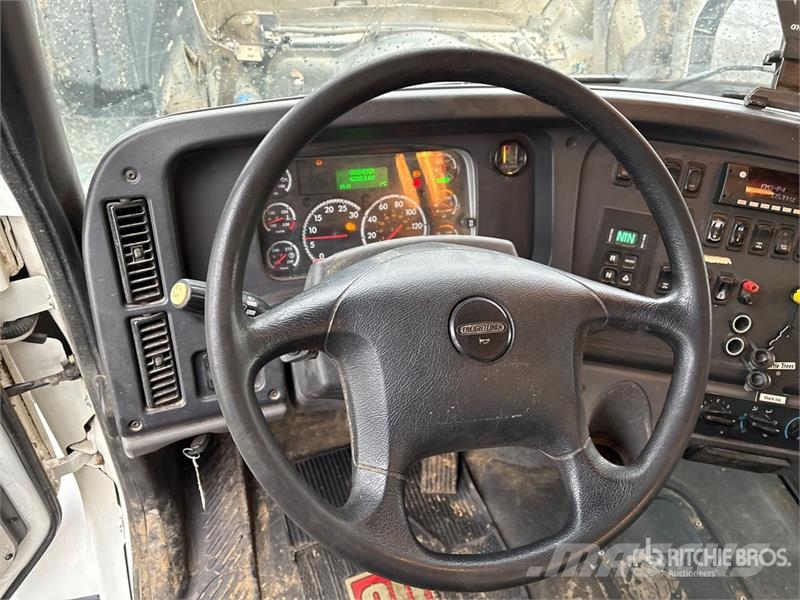 Freightliner 114SD 6x4 Feed Truck Viljaveokid