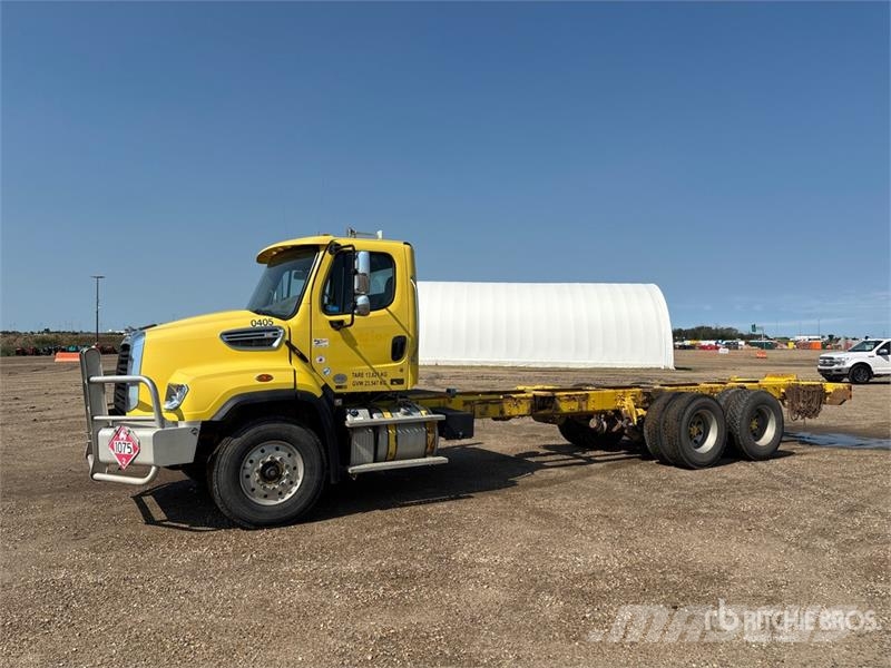 Freightliner 114SD 6x4 Cab and Chassis 캐빈 및 인테리어