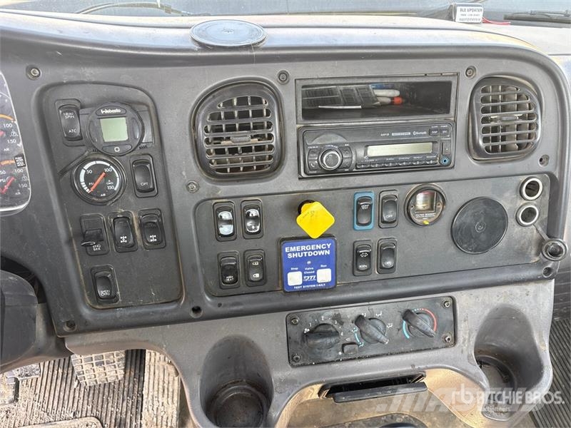 Freightliner 114SD 6x4 Cab and Chassis (Inoperable) 캐빈 및 인테리어