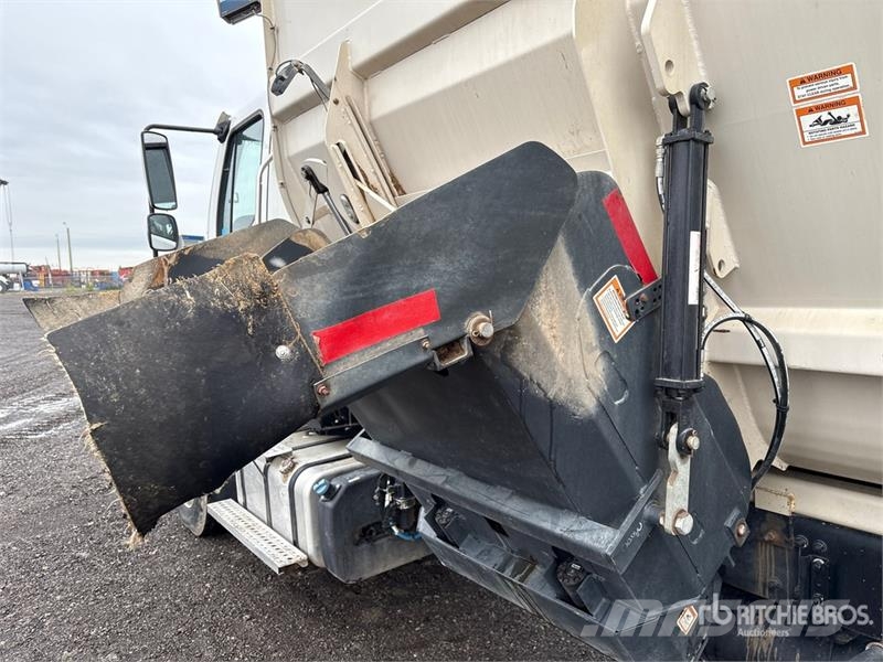 Freightliner 114SD 6x4 Feed Truck Viljaveokid