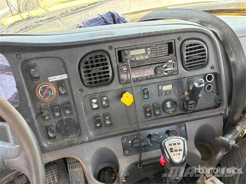 Freightliner 114SD 6x4 Cab and Chassis (Inoperable) 캐빈 및 인테리어