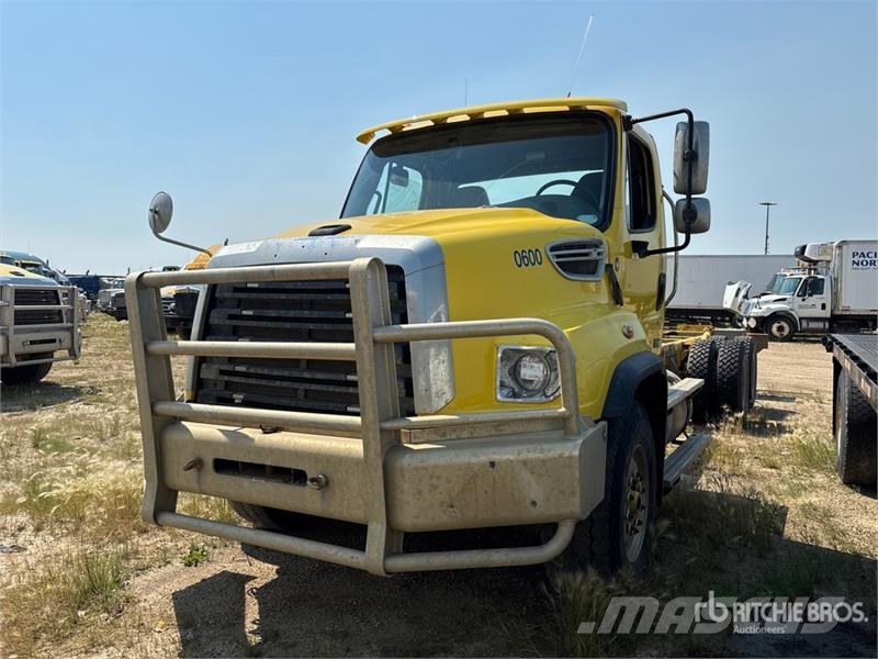 Freightliner 114SD 6x4 Cab and Chassis (Inoperable) 캐빈 및 인테리어