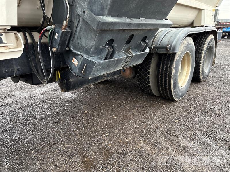 Freightliner 114SD 6x4 Feed Truck Viljaveokid