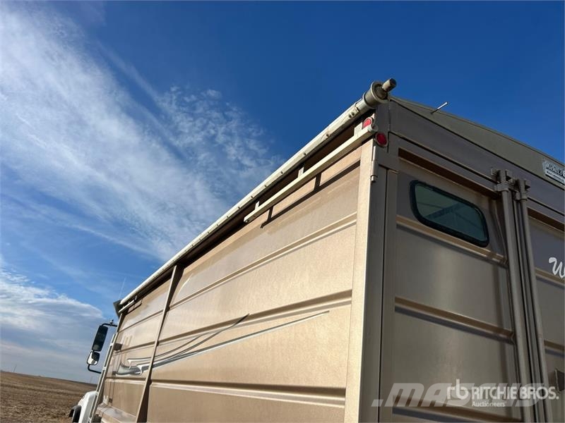 Freightliner 114SD 6x4 Grain Truck зерновозы