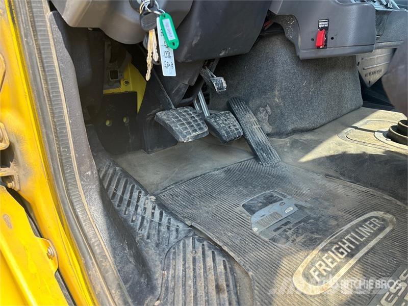 Freightliner 114SD 6x4 Cab and Chassis (Inoperable) 캐빈 및 인테리어