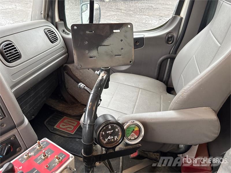 Freightliner 114SD 6x4 Feed Truck Viljaveokid