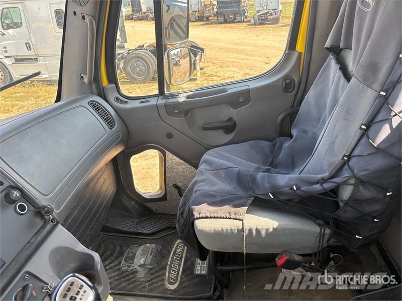 Freightliner 114SD 6x4 Cab and Chassis (Inoperable) 캐빈 및 인테리어