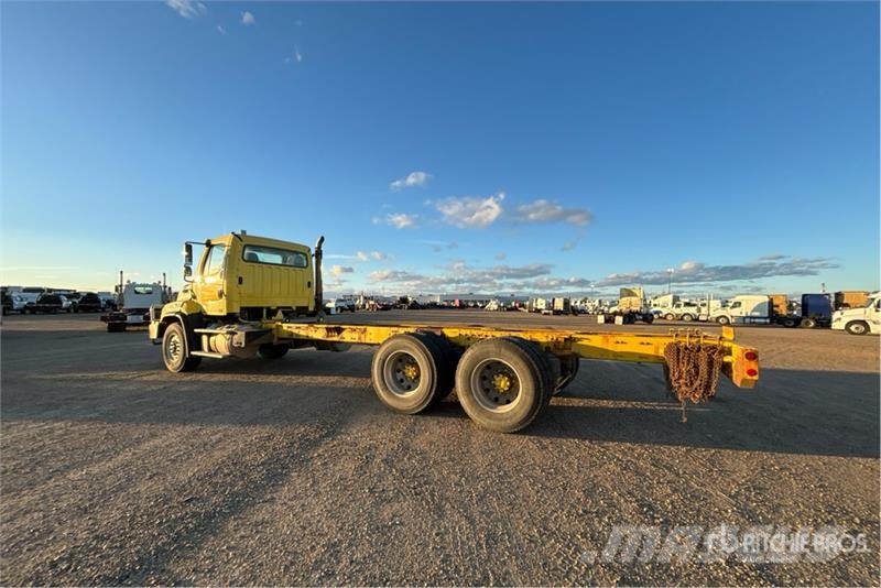 Freightliner 114SD 6x4 Cab and Chassis Cabinas