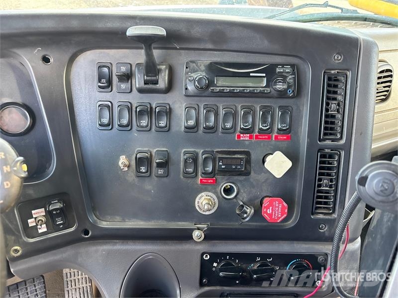 Freightliner 114SD 6x4 Snow Plow Truck Комбинированные дорожные машины