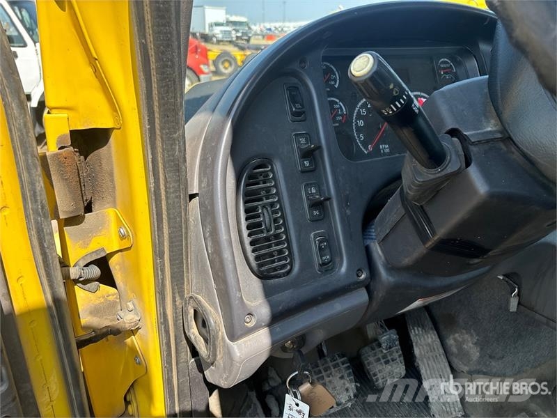 Freightliner 114SD 6x4 Cab and Chassis (Inoperable) 캐빈 및 인테리어