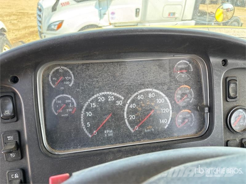 Freightliner 114SD 6x4 Cab and Chassis (Inoperable) 캐빈 및 인테리어