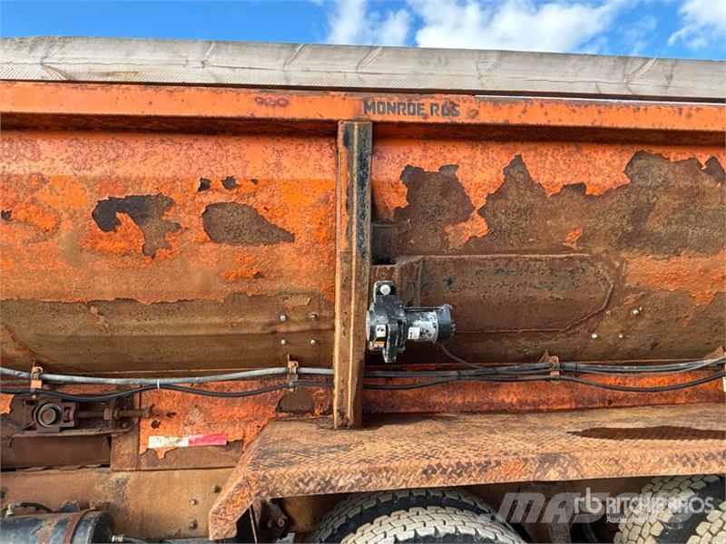 Freightliner 114SD 6x4 Snow Plow Truck Комбинированные дорожные машины