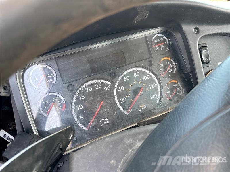 Freightliner 114SD 6x4 Cab and Chassis (Inoperable) 캐빈 및 인테리어