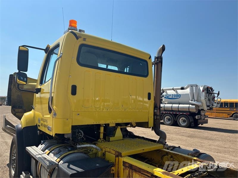 Freightliner 114SD 6x4 Cab and Chassis 캐빈 및 인테리어
