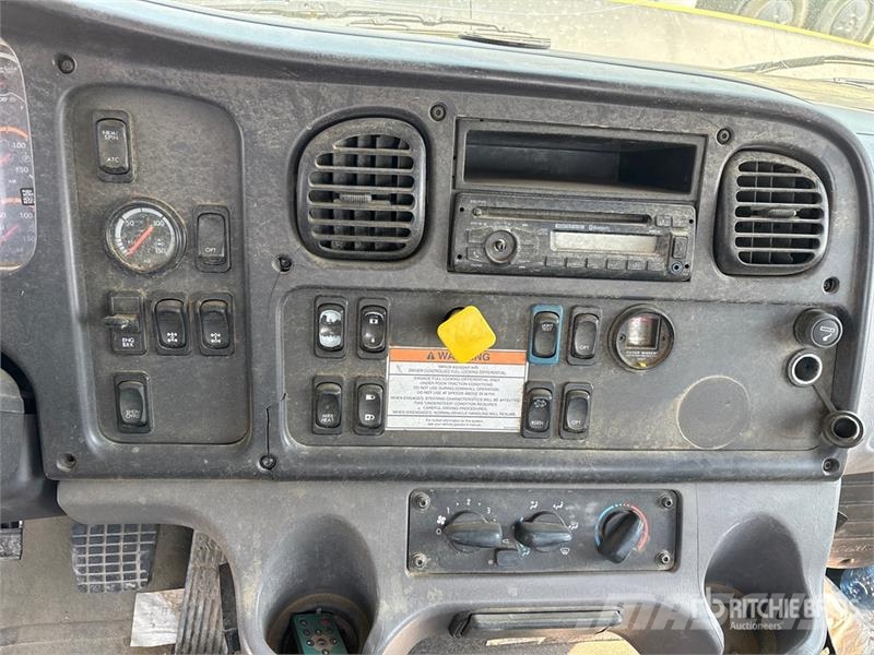 Freightliner 114SD 6x4 Cab and Chassis (Inoperable) 캐빈 및 인테리어