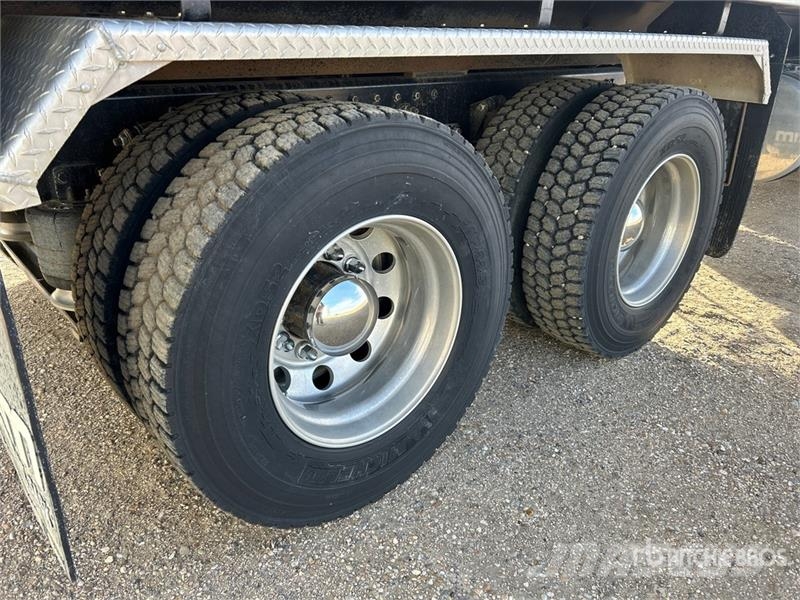 Freightliner 114SD 6x4 Grain Truck зерновозы