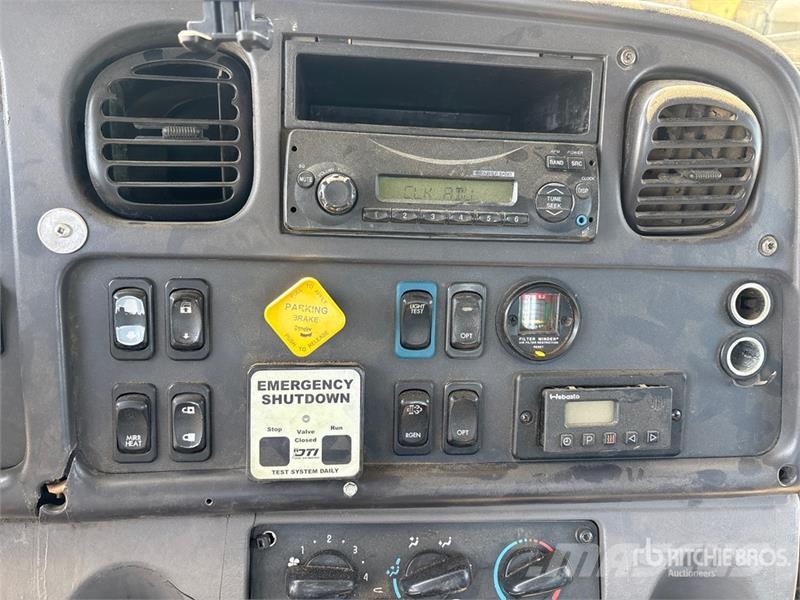 Freightliner 114SD 6x4 Cab and Chassis 캐빈 및 인테리어