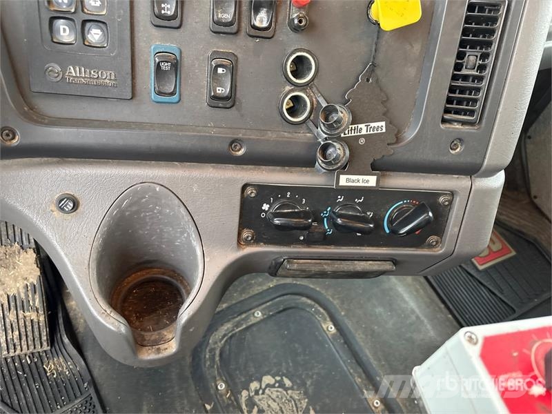 Freightliner 114SD 6x4 Feed Truck Viljaveokid